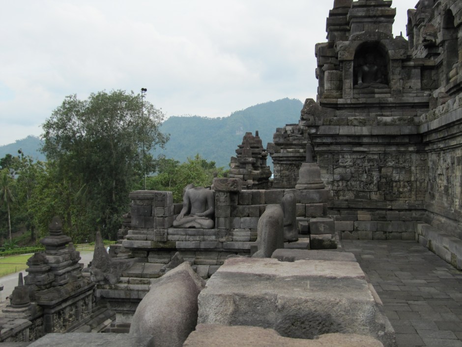 Indonesiens größter Tempel - Borobudur